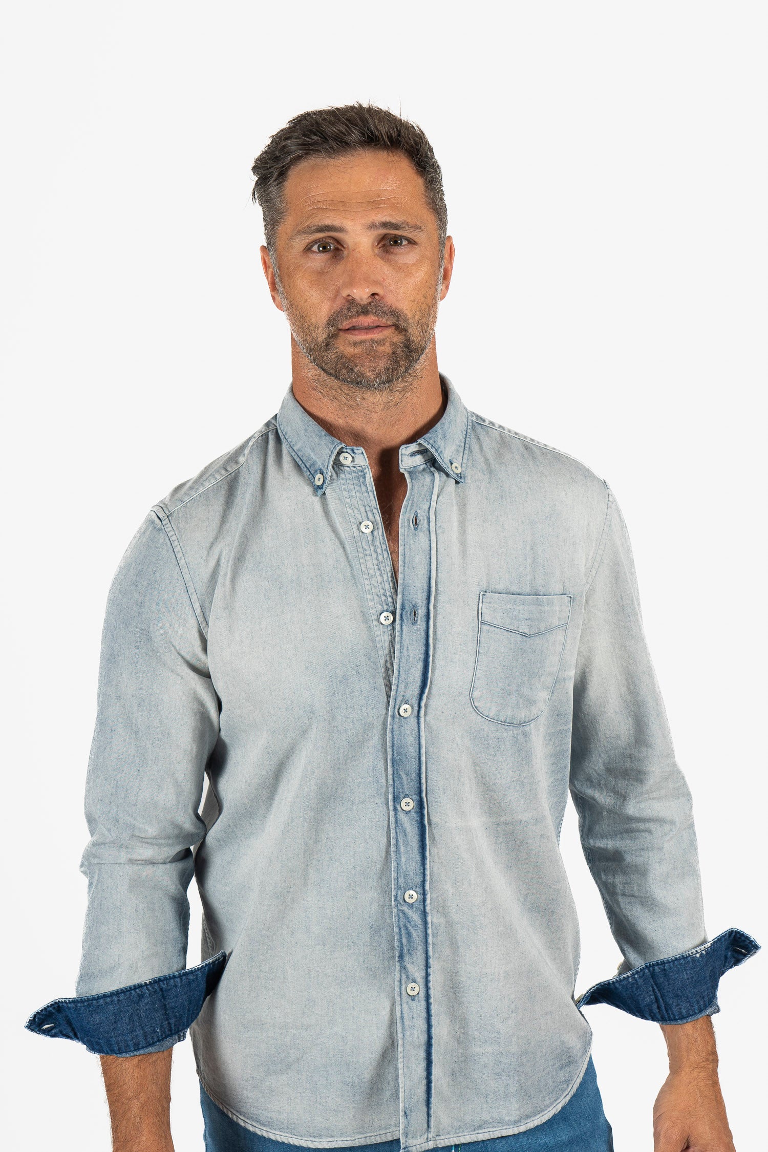 ALTEA | Washed Out Chambray Shirt | Pale Denim