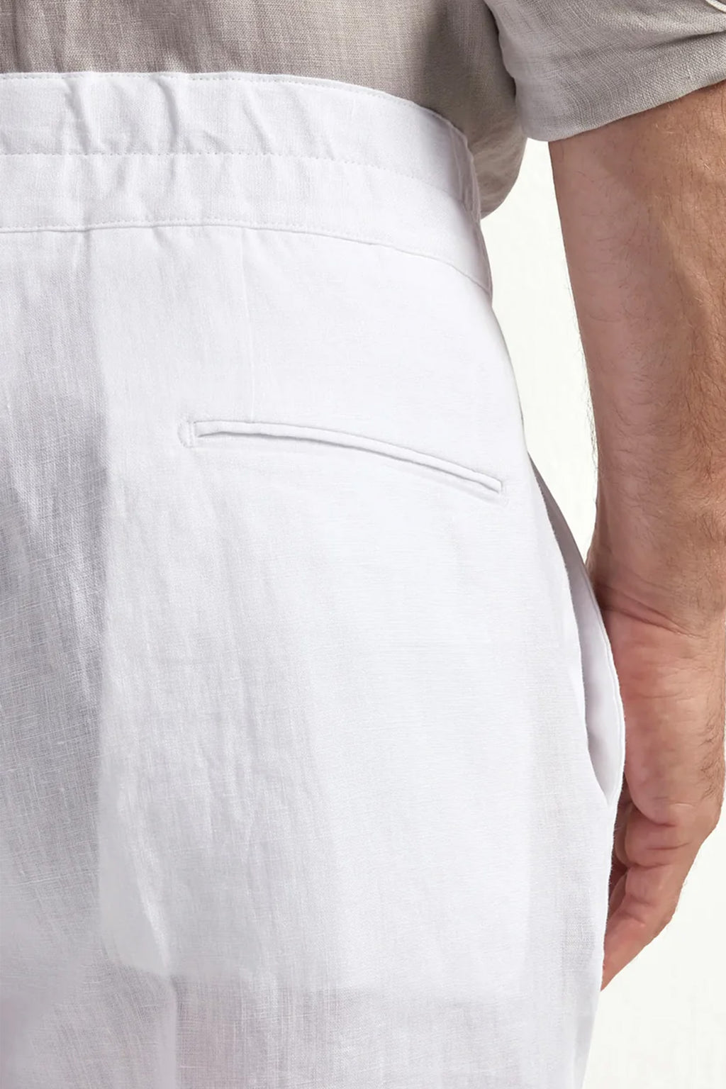 PINI PARMA | Double Pleated Linen Shorts | White