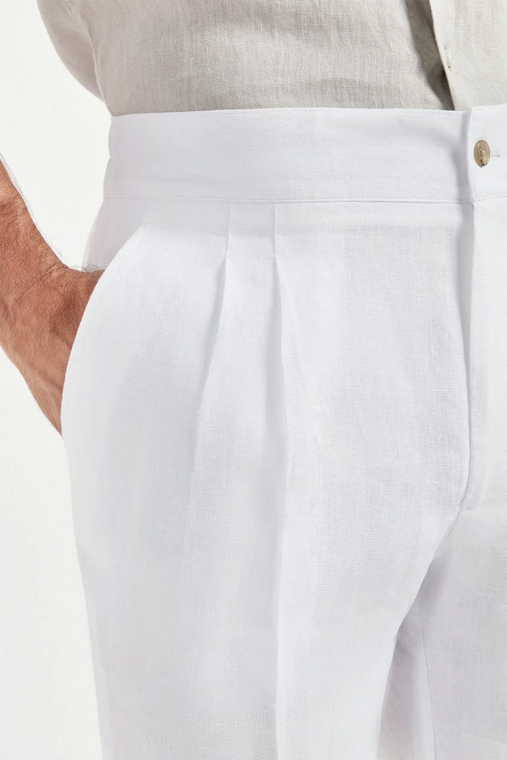 PINI PARMA | Double Pleated Linen Shorts | White