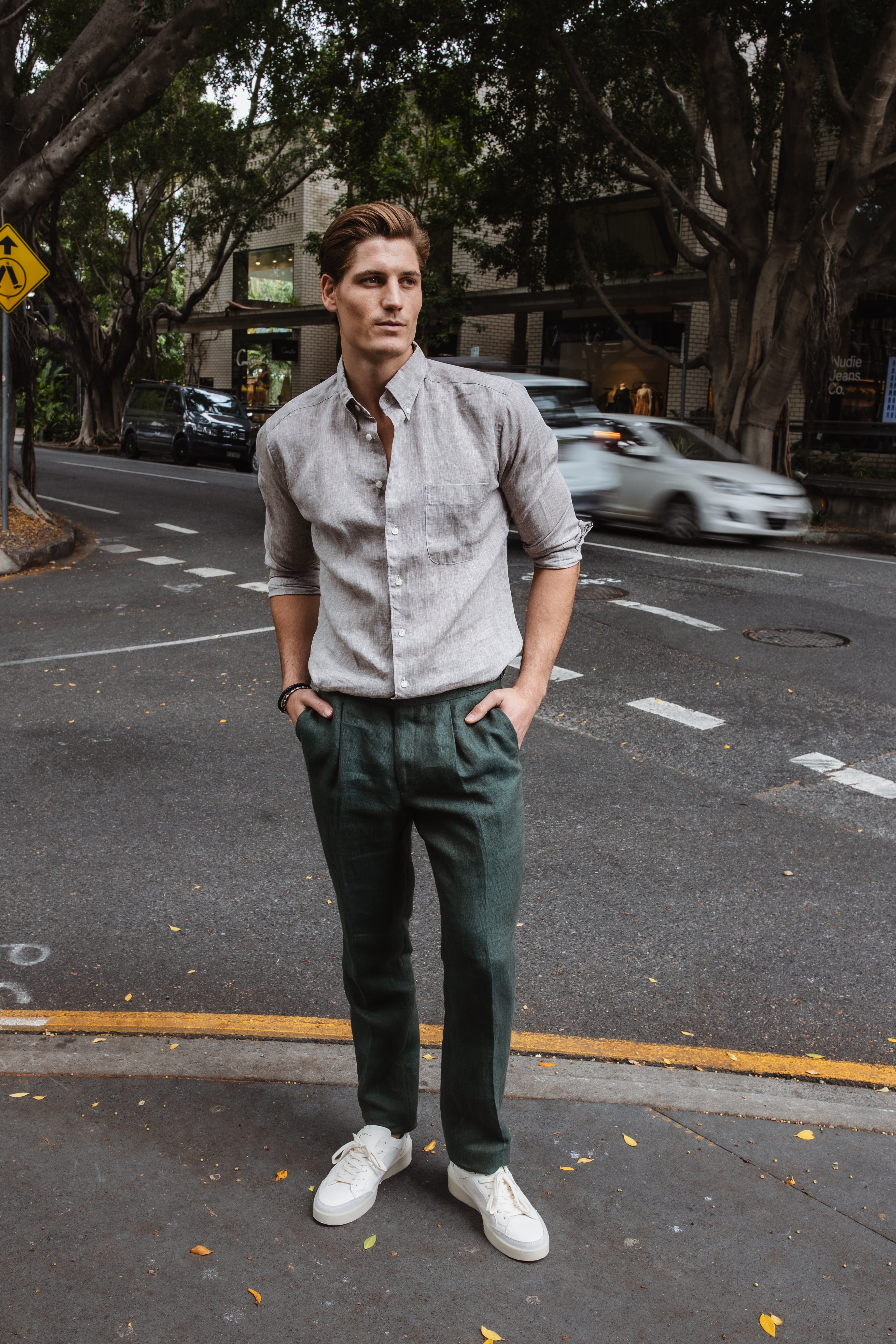MITCHELL OGILVIE TAILORING | 1 Pleat Trousers With Tabs | Forest