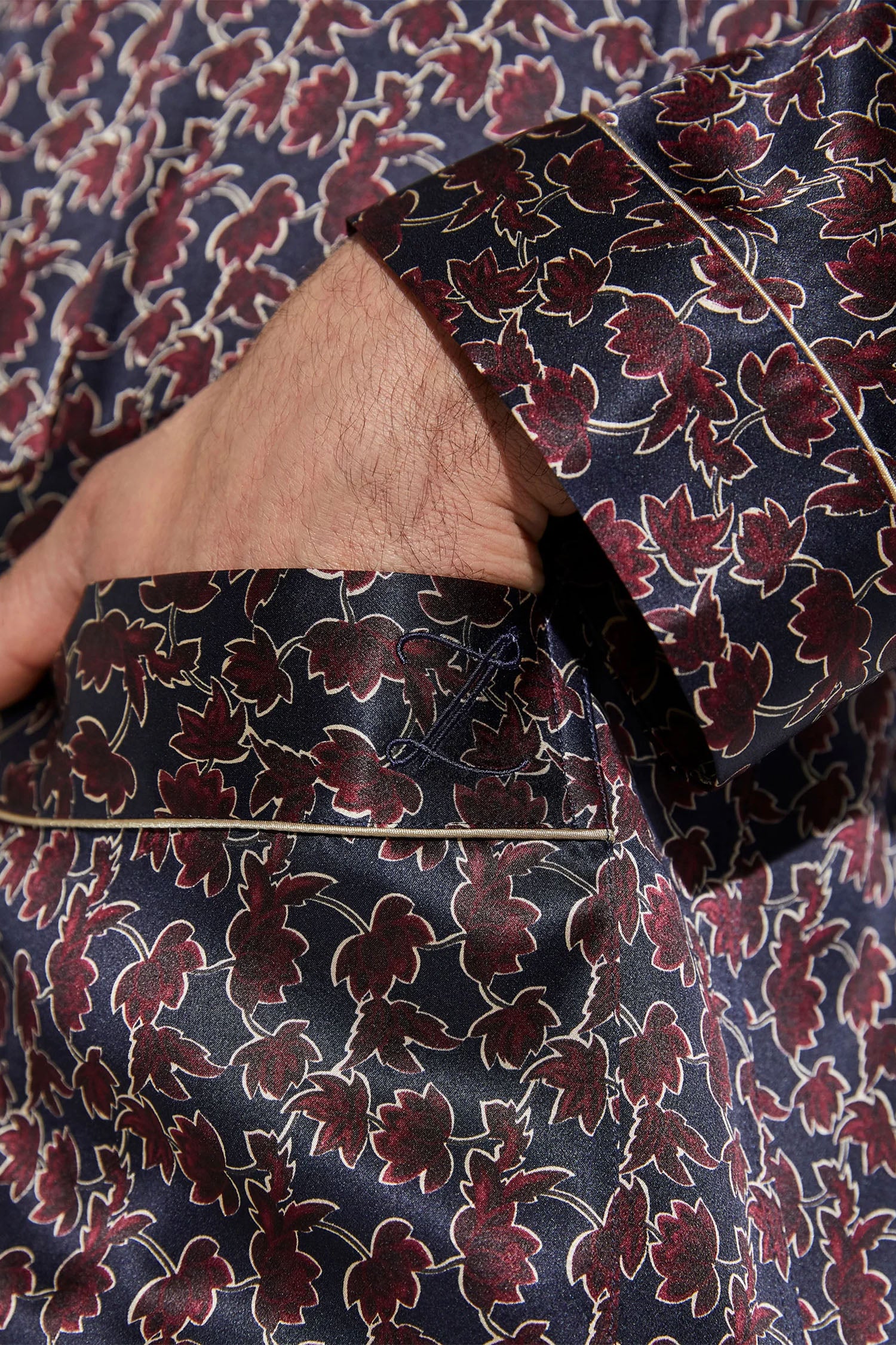 ZIMMERLI | Leaves Pattern Silk Robe | Navy & Red