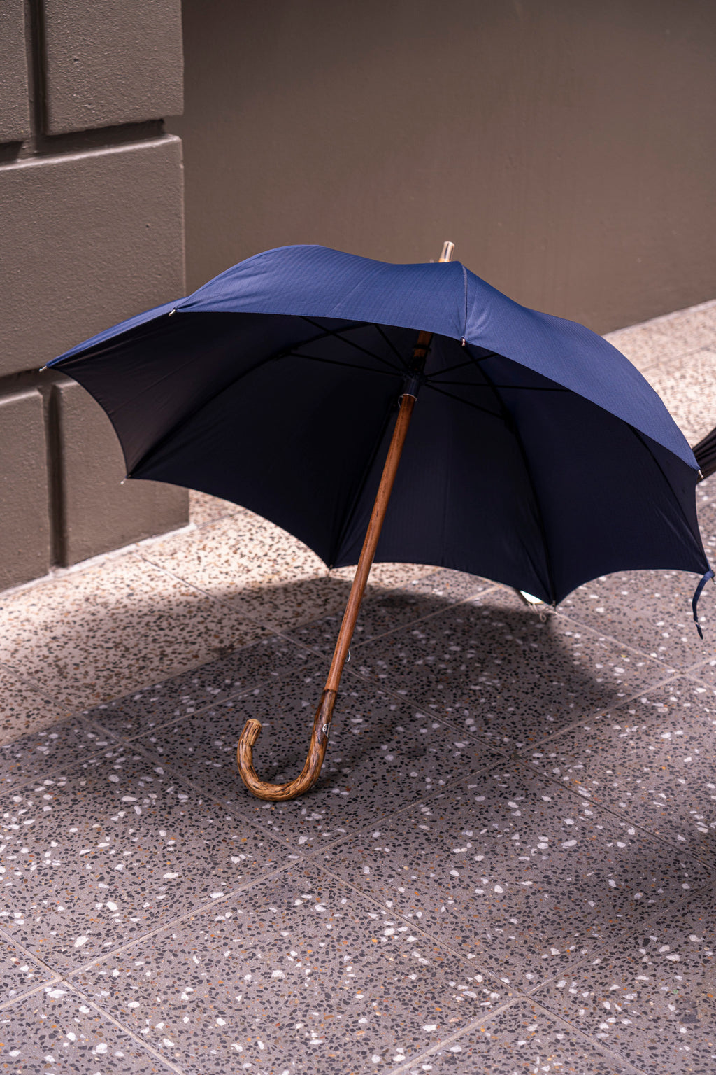 MAGLIA FRANCESCO | Umbrella Gorse Wood & Horn End | Navy Herringbone