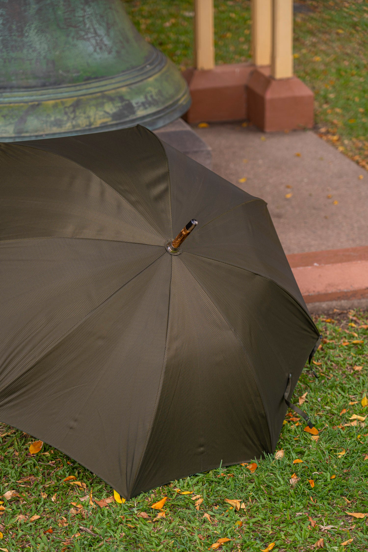 MAGLIA FRANCESCO | Umbrella Chestnut & Warthog Tooth | Olive Green